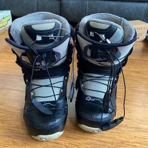 Snowboard boots women